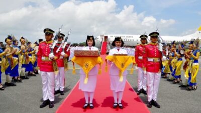 Duplikat Bendera Merah Putih dan Teks Proklamasi Tiba di Balikpapan
