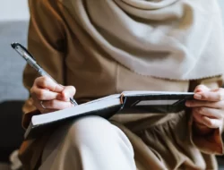 Tips Memilih Pakaian Modern bagi Muslim dan Muslimah