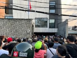 Rumah Ahmad Sahroni Diserbu dan Dijarah Massa Usai Ucapan Kontroversial DPR