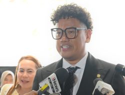 Mencekam! Rumah Uya Kuya Dijarah Massa Terorganisir, Sempat Pasrah Sambil Pegangan Tangan