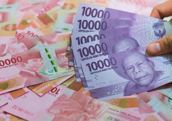 Rupiah Melemah ke 16.695, Sentimen Hawkish The Fed Jadi Biang Kerok