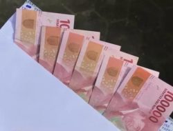 Rupiah Melemah Terhadap Dolar AS Pagi Ini, IHSG Hari Ini Koreksi Tajam