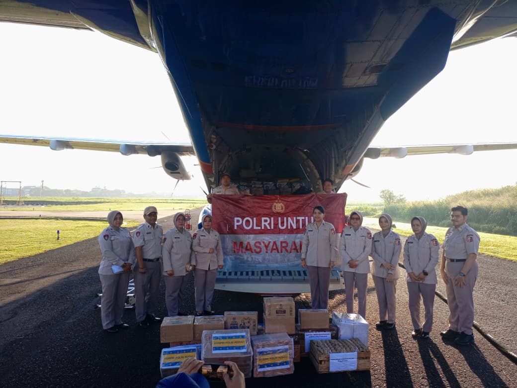 Polri Terbangkan 4 Ton Bantuan Korban Bencana Sumatera
