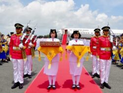 Duplikat Bendera Merah Putih dan Teks Proklamasi Tiba di Balikpapan
