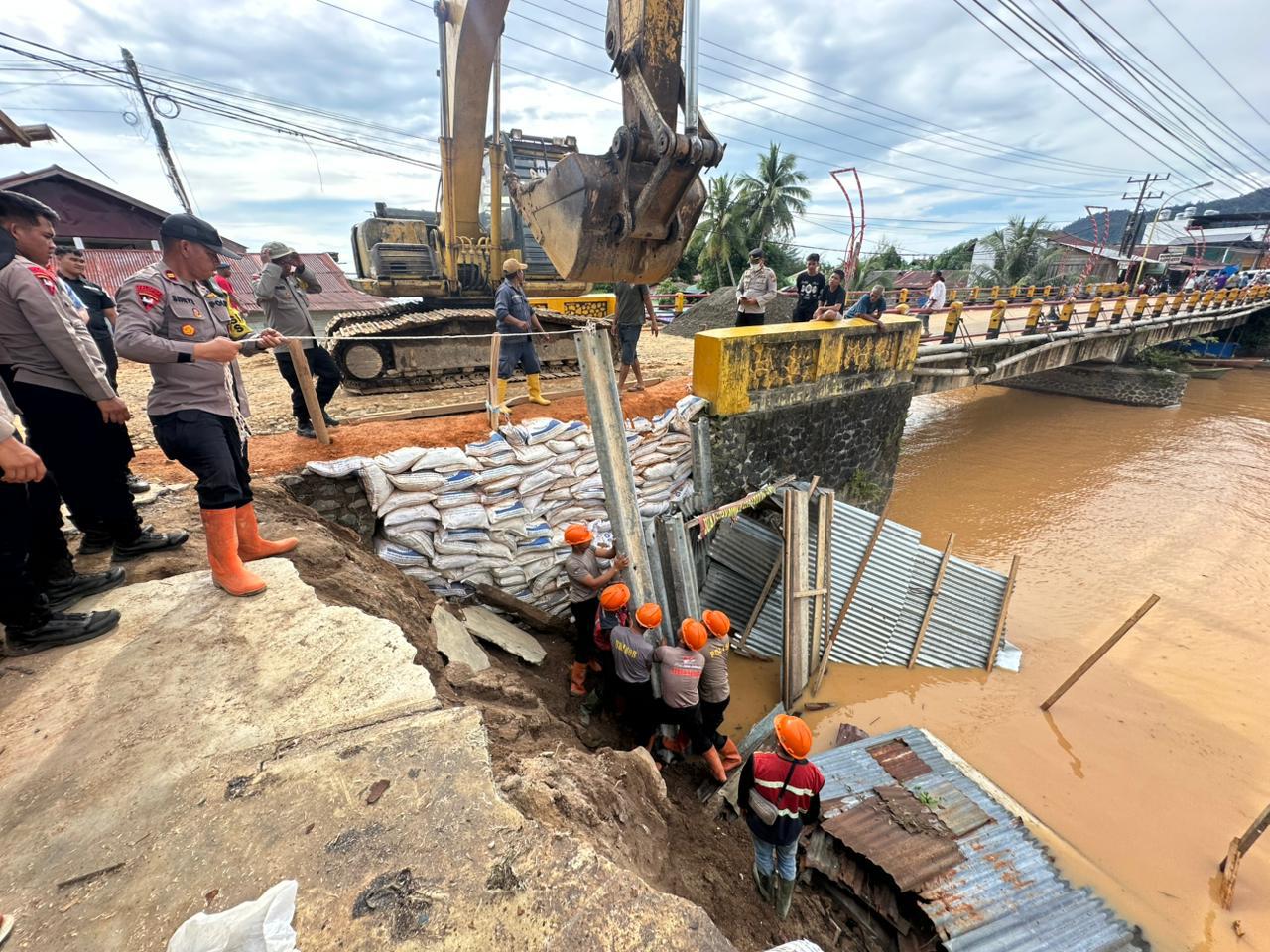 Akses Jembatan Halangan Pulih: Brimob Sumut Selesai dalam 3 Hari